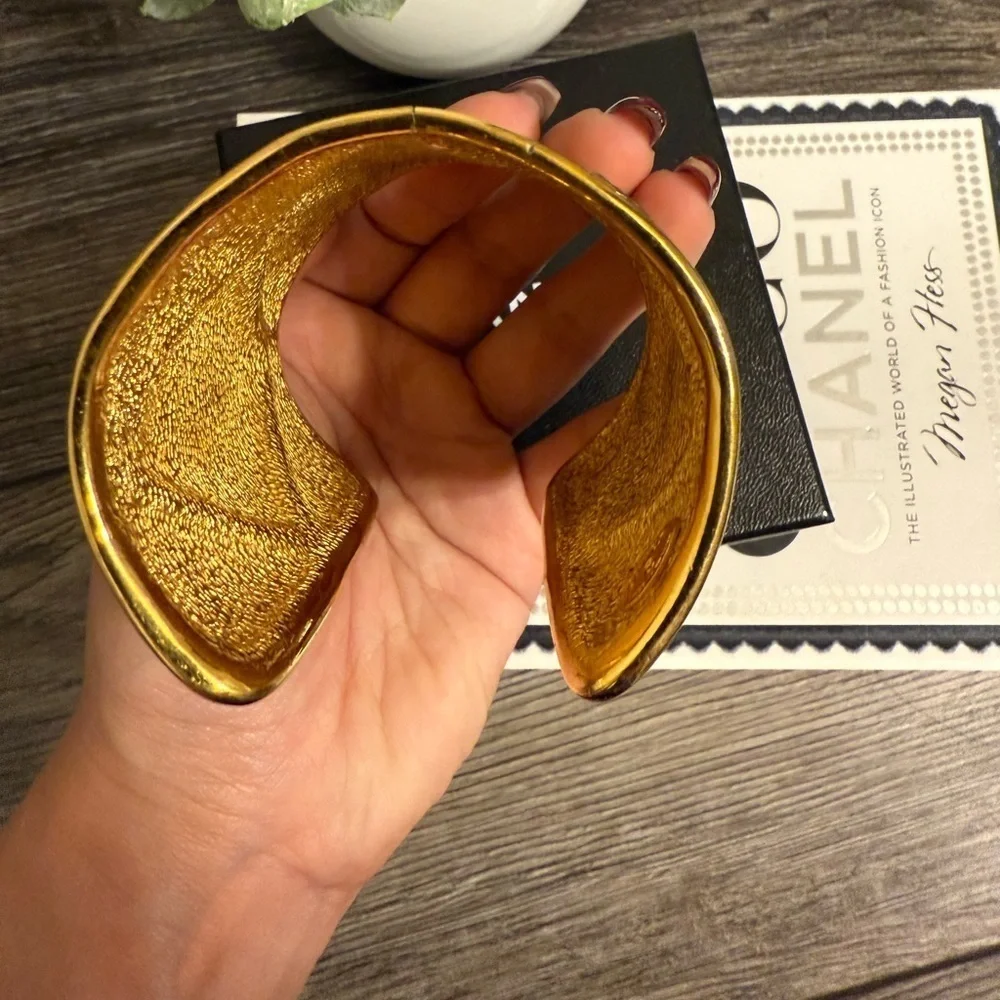 CHANEL Vintage Gold CC Logo Wide Cuff Bracelet - Picture 4 of 11